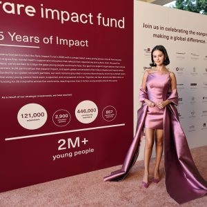 29 October: Selena appears at the third annual Rare Impact Fund Benefit Gala in Los Angeles