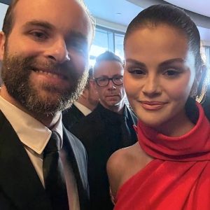 14 November: check out old selfie of Selena with a fan