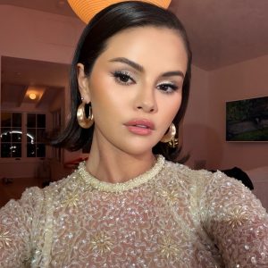 30 November: check out new breathtaking selfie of Selena