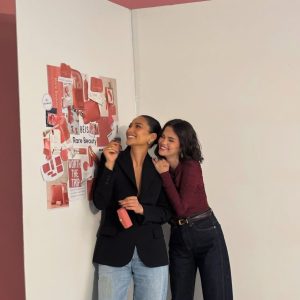 1 November: new pic of Selena & Shay Mitchell from BTS of their photoshoot for Rare Beauty x Béis collaboration