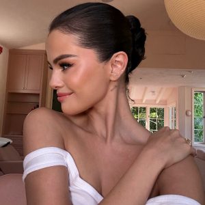 16 November: new gorgeous Selfie of Selena