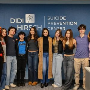 27 November: more pics of Selena from her visit to the Didi Hirsch Wellness Center