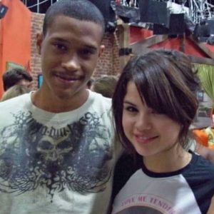 7 December: new pic of Selena with a fan in 2009