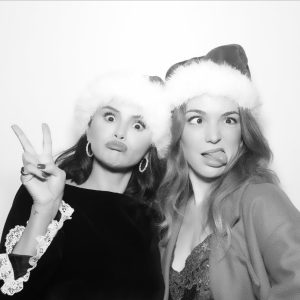 22 December: new selfies of Selena with Jennifer Stone