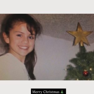 24 December: Selena wishes everyone a Merry Christmas!
