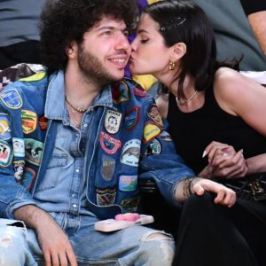 30 November: Selena attends Lakers vs. Pelicans basketball game in Los Angeles