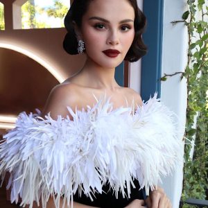 11 January: Selena looks breathtaking as she getting ready to atteng the Golden Globe Awards