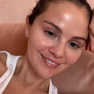 16 January: Selena shows her natural beauty in a new selfie