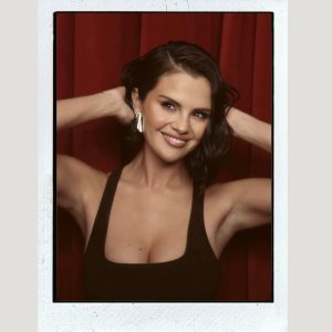 18 January: more pics of Selena from the Rare Beauty Event