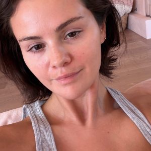 21 January: Selena looks pretty on a newly shared selfie