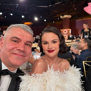 23 January: new pic of Selena with a fan at the Golden Globe Awards