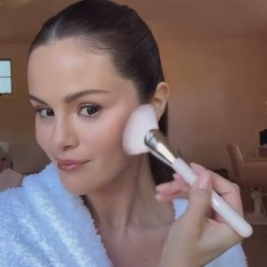 9 January: new videos with Selena for Rare Beauty