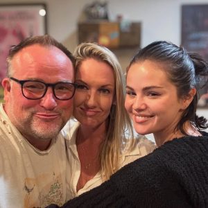 6 February: new selfies of Selena with David Deluise and Jennifer Stone