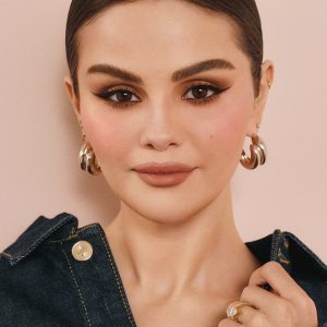 1 March: new portrait pic of Selena for Rare Beauty