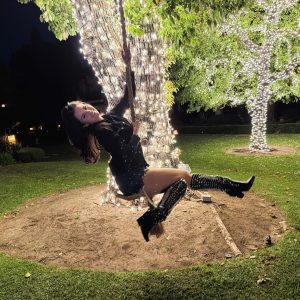 8 March: new pics of Selena celebrating Benny Blanco’s birthday