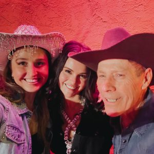 9 March: new selfie of Selena with a friend & her Papa at Benny Blanco’s birthday party