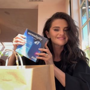 26 March: new video of Selena unboxing her new Serendipity ‘I Said I Love Blue First’ ice cream