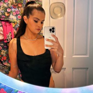 4 March: Selena shared a lot of new pics via her Instagram stories