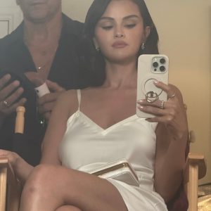 2 April: check out new personal pics of Selena