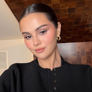 29 April: new pics & a video of Selena for Rare Beauty