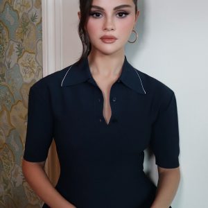 19 May: new gorgeous selfies of Selena shared by Hung Vanngo