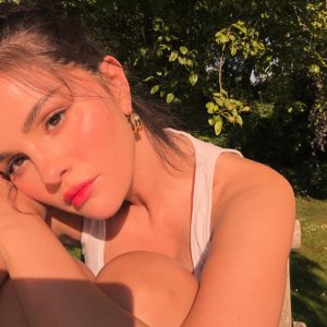 26 May: Selena shared new pics from London