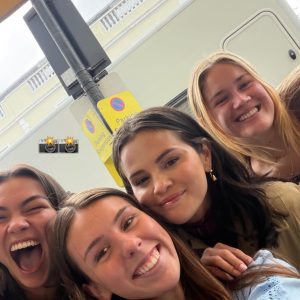 22 May: new pics & videos of Selena with fans in London