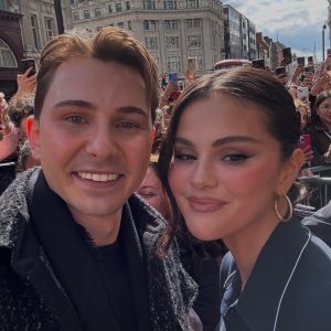 15 May: more pics & videos of Selena with fans in London