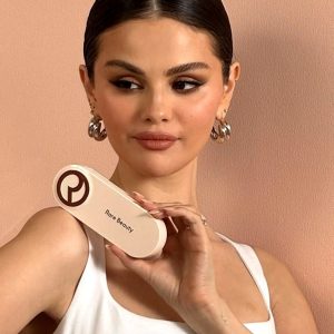 19 May: new promo picture of Selena for Rare Beauty