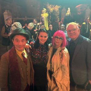 3 June: new pic & a video of Selena on set of ‘Only Murders’ in London