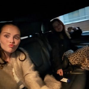 8 June: new picture of Selena with Jennifer Stone