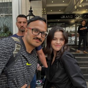 29 June: Selena with a fan in London