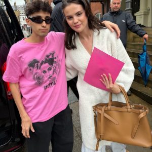4 June: Selena with fans in London