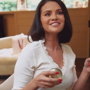 9 June: Selena appeara in the new video by Benny Blanco