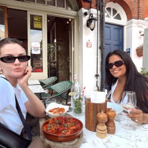12 July: new pic of Selena with her cousin Priscilla in London