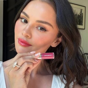 21 July: new selfie of Selena for Rare Beauty