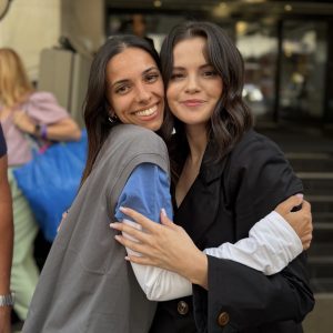 1 July: new pics of Selena with a fan in London