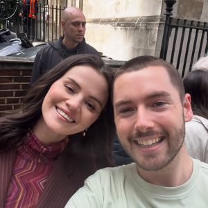 3 July: new pic of Selena with a fan in London