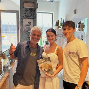 22 July: Selena with fans in Italy