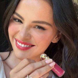 21 July: new selfie of Selena for Rare Beauty