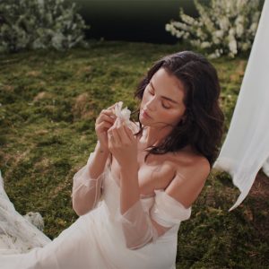 27 July: more HQ pics of Selena from her new photoshoot for ‘rare Beginnings’ perfume