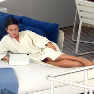 26 July: Selena spotted on a yacht in Italy