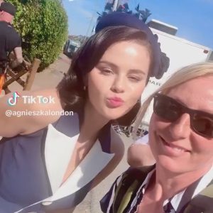 7 July: new selfie & a video of Selena with fans in London