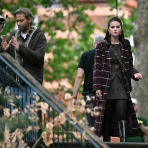 1 August: more candids of Selena from set of Only Murders in London