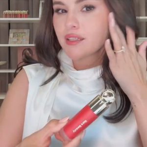 21 September: new promo video with Selena for Rare Beauty