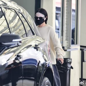 7 October: Selena leaving a beauty salon in Beverly Hills